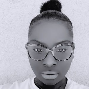 Meet your Posher, Corina